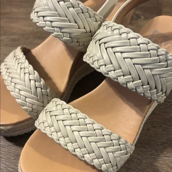 Woven DV Wedge Sandals - Picture 4 of 6